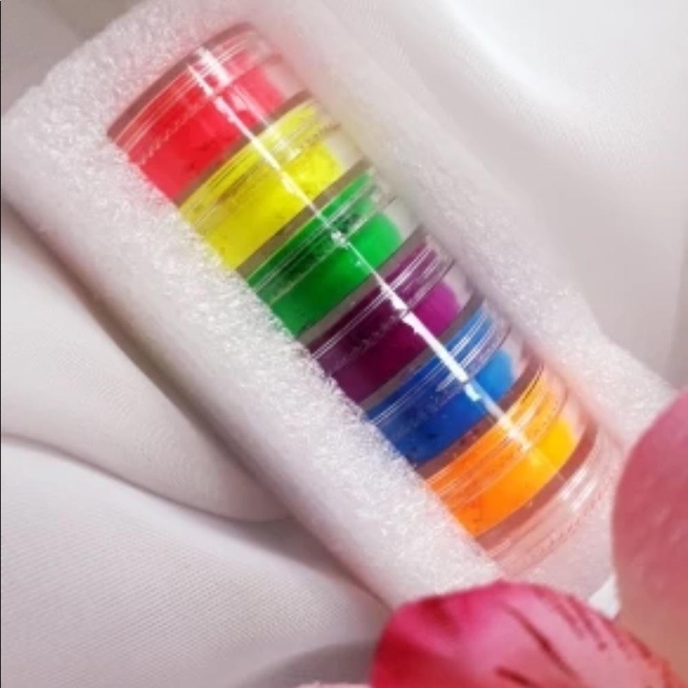 Pure neon pigments, mix with water liquid liner